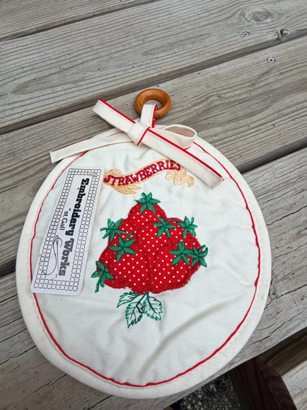 Vintage Strawberry Embroidered Pot Holder Cottagecore‎ Kitchen Decor
